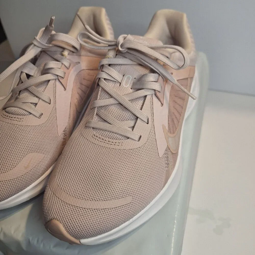 Nike Quest 5 Pink Women's Sneakers Shoes. Size 6.5